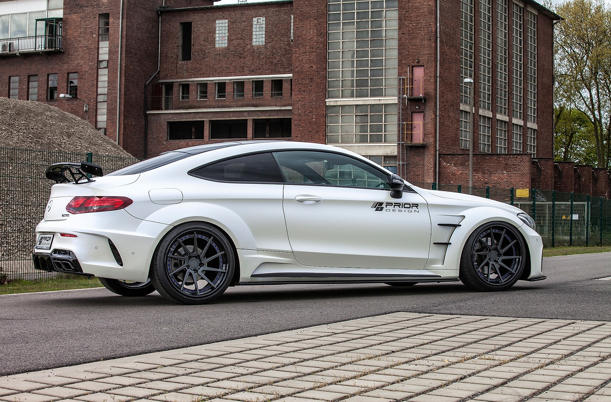 Tuning Mercedes-Benz C63 AMG W205 side